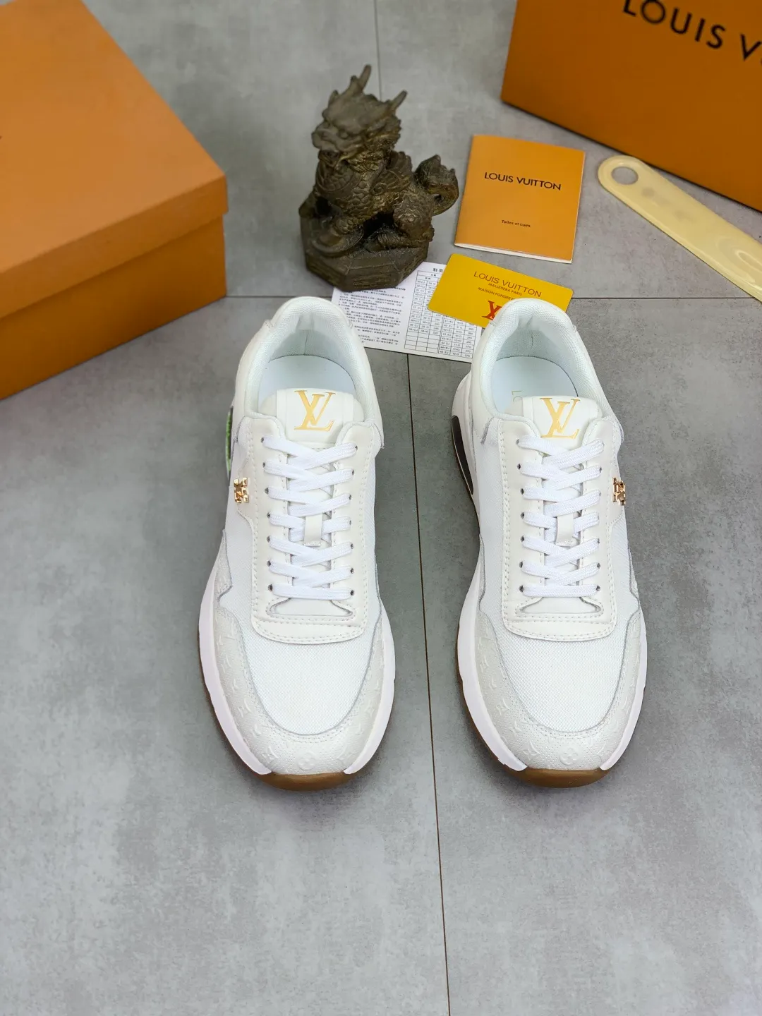 Men's Men's Shoes 💰P440💰【New Style】Yangli🆘 💭💭New model launched【LOUlS VUlTTON】Louis Vuitton's new low-top men's shoes, high quality, support inspection! This style comes from Italy with a variety of styles, very energetic and creative, giving people a comfortable and atmospheric visual impact❗Synchronization, the upper is made of silk calfskin with original LV, imported soft sheepskin lining🐑Purely hand-stitched; LV original rubber outsole 2️⃣color options available Size: 38~44